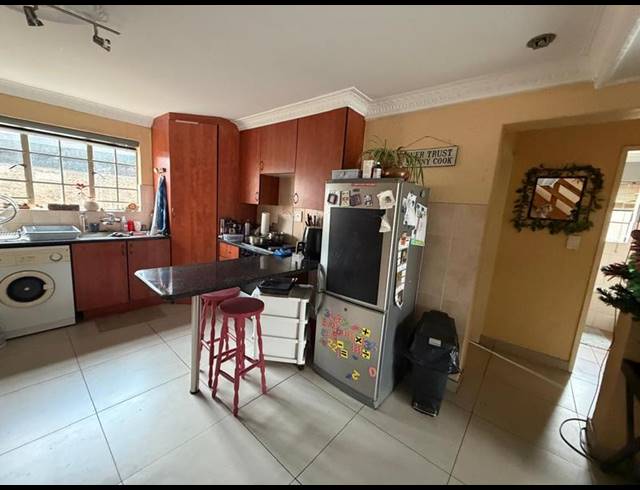 4 BEDROOM HOUSE FOR SALE IN SONNEVELD